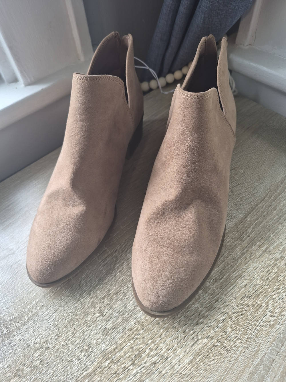 Old Navy Suede Ankle Booties in Taupe, Size 9
